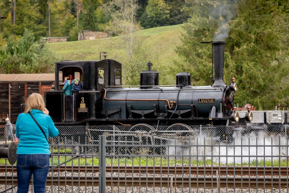 Hier zu sehen die Dampflok Ed 3/3 3 Langnau von der Dampfbahn Bern. Eine alte Dampflok.